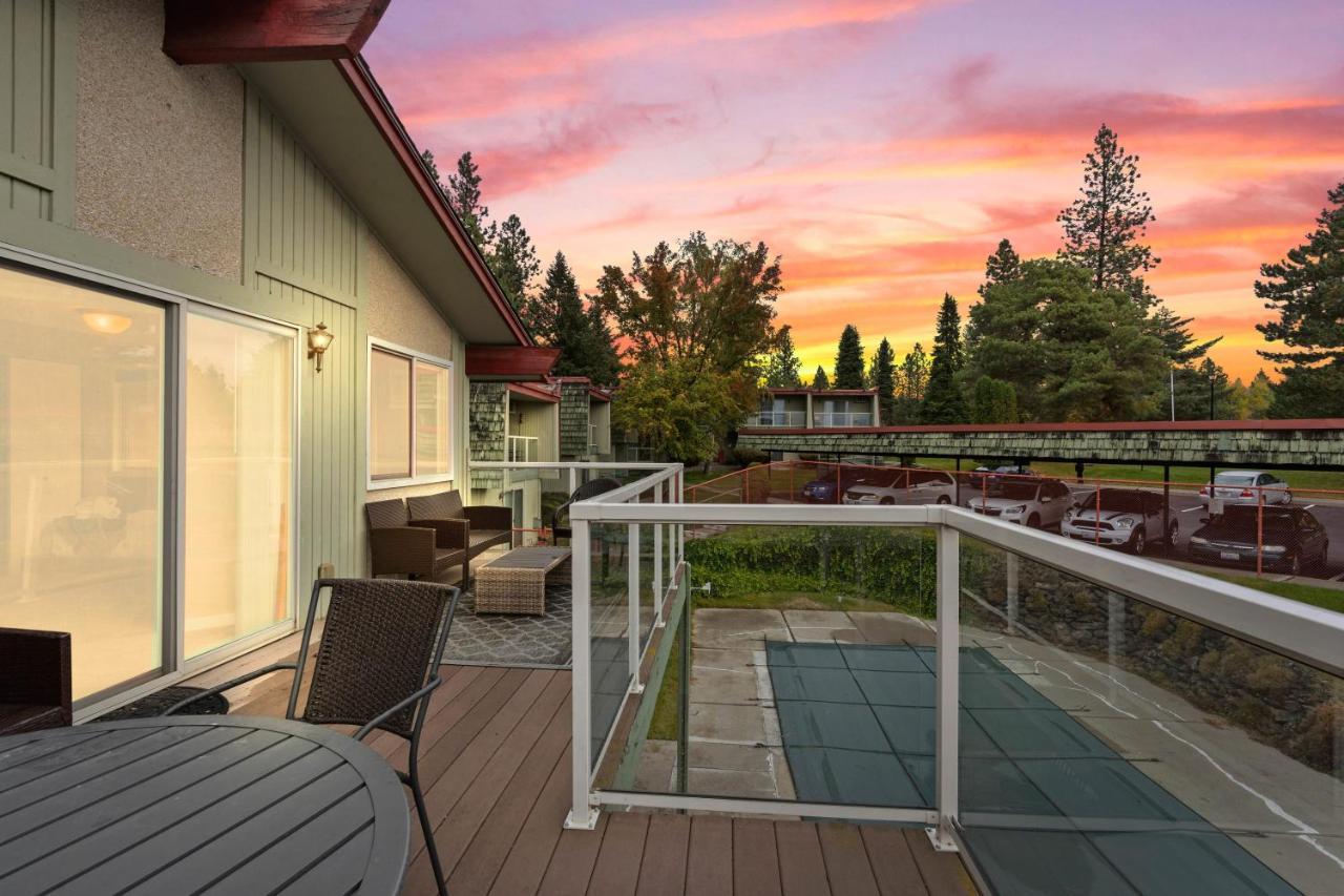 Modern Amenities Gas Fireplace Location Apartment