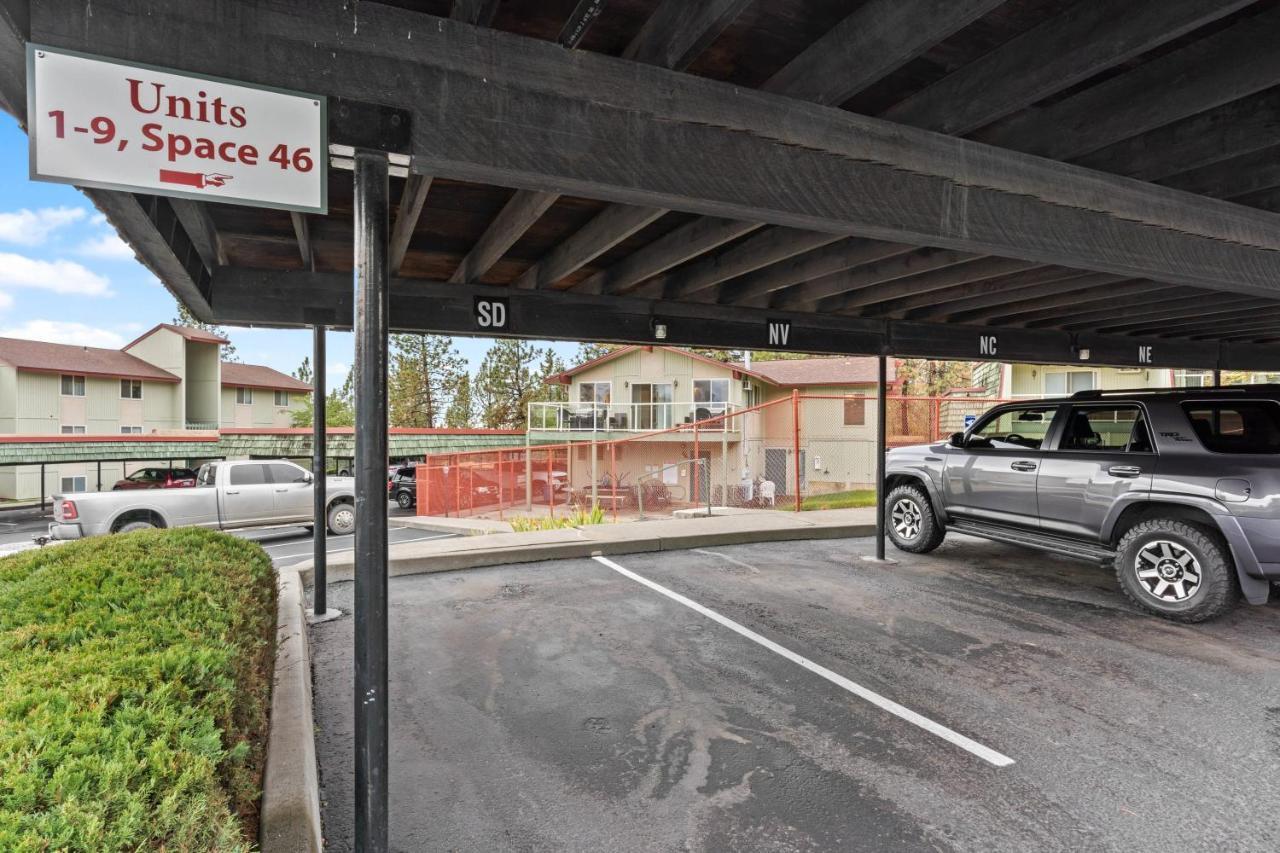Modern Amenities Gas Fireplace Location Apartment